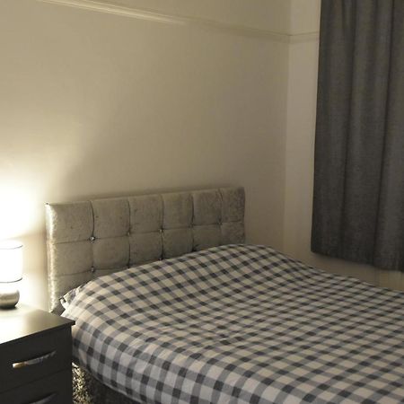 Отель Clarendon House Лутон Экстерьер фото