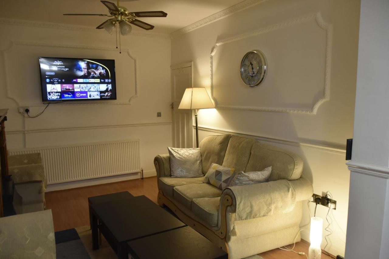 Отель Clarendon House Лутон Экстерьер фото
