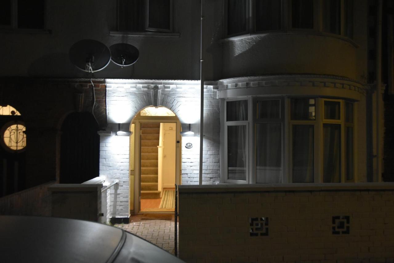 Отель Clarendon House Лутон Экстерьер фото