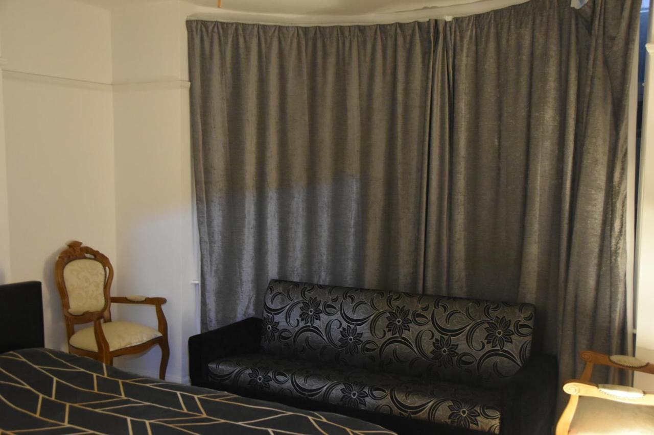 Отель Clarendon House Лутон Экстерьер фото
